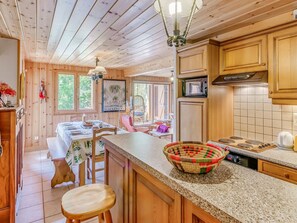 Réfrigérateur, micro-ondes, four, lave-vaisselle