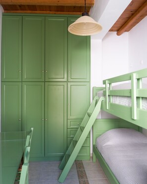 2 quartos, ferros/tábuas de passar roupa, Wi-Fi, roupa de cama
