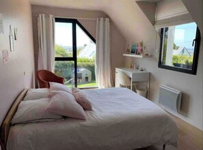 3 chambres, fer et planche à repasser, Wi-Fi, draps fournis
