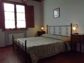 3 bedrooms, travel crib, free WiFi, bed sheets - Villa with pool in Tuscany, close to San Gimignano and Volterra  (Villamagna)