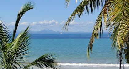 VILLA TOUT CONFORT   IDEALEMENT SITUE PIEDS DANS L'EAU NOSY BE