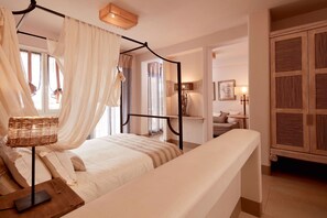 4 bedrooms, iron/ironing board, travel cot, free WiFi