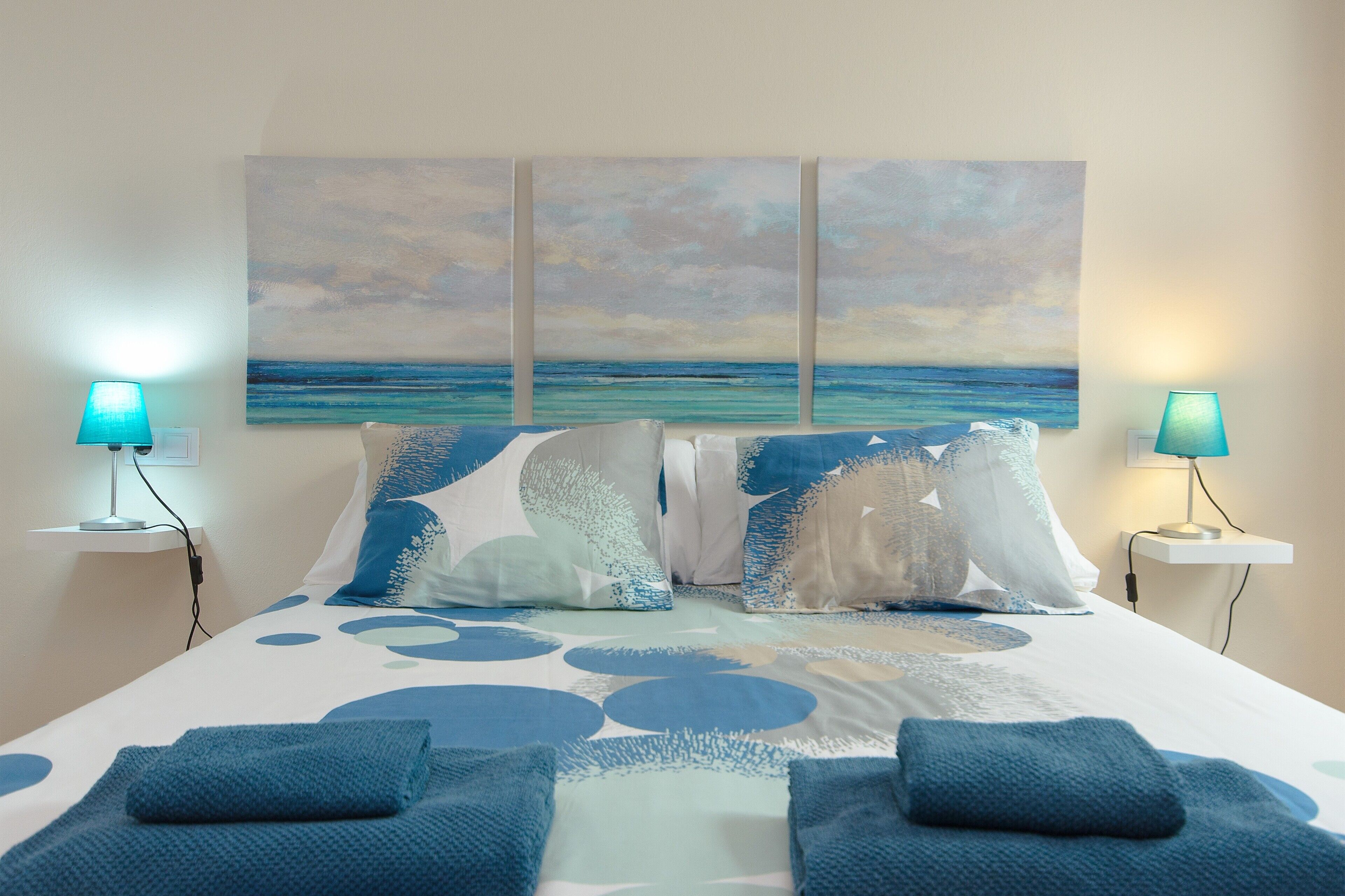 2 makuuhuonetta, silitysrauta/-lauta, ilmainen Wi-Fi, vuodevaatteet