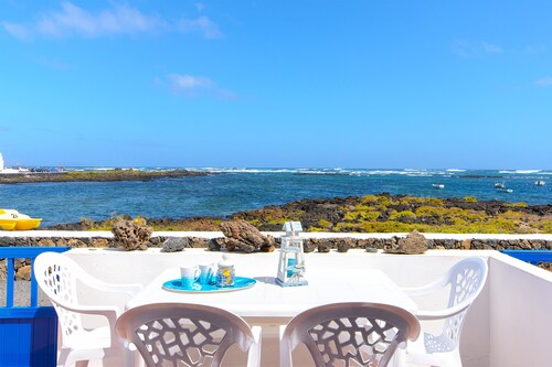 Apartamento "Mirador del Roque 2" en la playa con patio, vista al mar y Wi-Fi