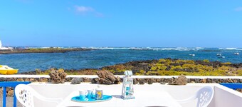 Apartment “Mirador del Roque 2” On the Seaside with Patio, Ocean View & Wi-Fi