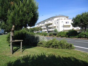 Exterior - Apartment type studio south terrace pool view La Rochelle Les Minimes (La Rochelle)