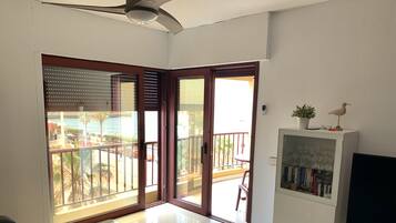 TV connectée, jeux vidéo, livres