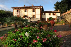 المنطقة المحيطة بالمنشأة