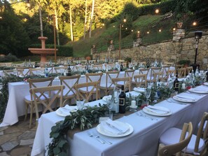 منطقة خارجية لإقامة الولائم والاحتفالات