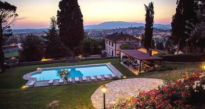 Spacieuse Villa Noble Avec Tout Le Confort, Située Dans Un Endroit Paisible Arezzo