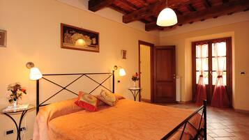 14 camere, ferro/asse da stiro, culla da viaggio, Wi-Fi gratuito