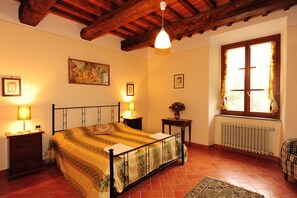 14 bedrooms, iron/ironing board, travel cot, free WiFi