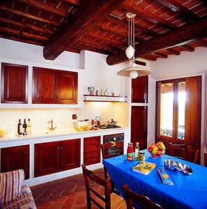 冰箱、烤箱、炉灶、电热水壶