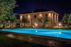 Pool - 3BR apartment in agriturismo, ground floor. Shared pool (Cortona)