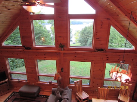 TV. Beatiful Custom Log Home " Bear Lodge"