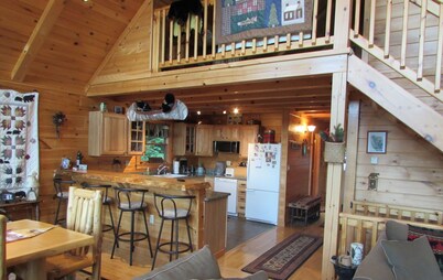 Beatiful Custom Log Home " Bear Lodge"