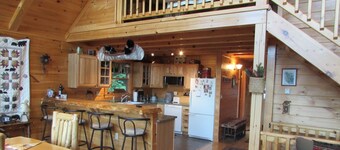 Beatiful Custom Log Home " Bear Lodge"