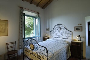 6 chambres, fer et planche à repasser, accès au Wi-Fi (inclus)