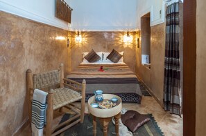 3 chambres, coffres-forts dans les chambres, fer et planche à repasser