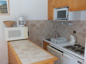 Kühlschrank, Mikrowelle, Ofen, Geschirrspüler