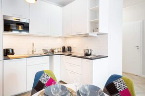 Fridge, microwave, stovetop, dishwasher - View Apartment at Rondo Wiatraczna | Parking, Balcony (Warszawa)