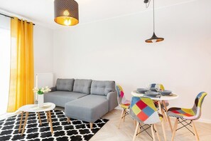 TV - View Apartment at Rondo Wiatraczna | Parking, Balcony (Warszawa)