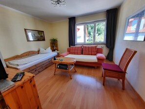 2 Schlafzimmer, Bügeleisen/Bügelbrett, Reisekinderbett, WLAN