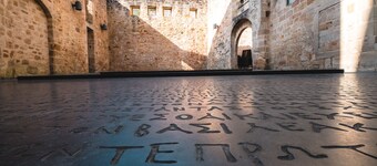 Quercy cottage, contemporary charm, great comfort, garden with natural swimming pool