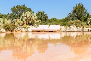 Outdoor pool - Luxury villa for 6 people with salt pool and in the middle of 14,000sqm  (Ostuni)