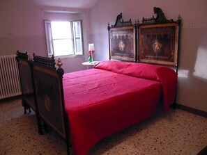 2 chambres, fer et planche à repasser, draps fournis