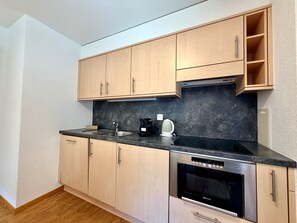 Fridge, microwave, dishwasher, coffee/tea maker