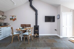 Dining - Pengelly is Laid back luxury in 9-acres of countryside right near the beach (Kilkhampton, Bude)