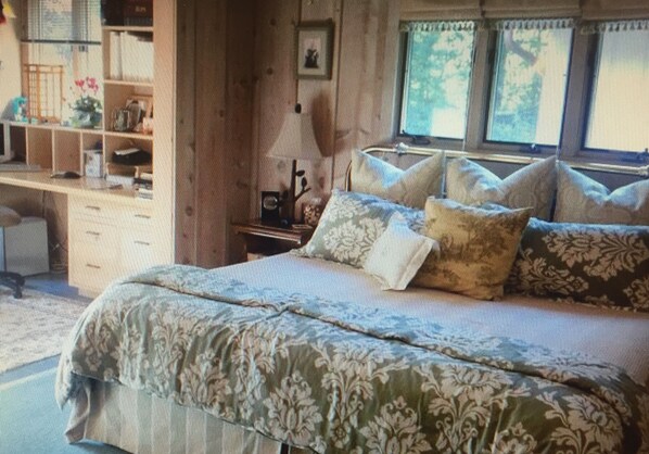 1 bedroom, desk, free WiFi, bed sheets