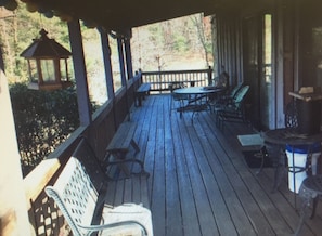 Outdoor dining - Grandfathered Inn,  Perfect stay for 1-5. Heart of Glenville & with LakeView. (Glenville)