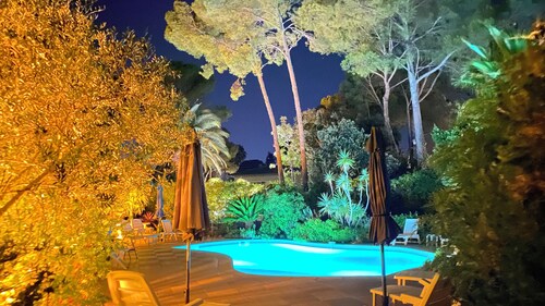 appartement T4 MISTRAL 100m2, avec terrasse 25m2, piscine , plage proche