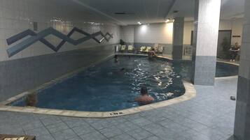 Piscine couverte, piscine chauffée