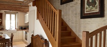 Chez Hall, La Grange, 2bdr/2bth converted barn bursting with charm, Meursault