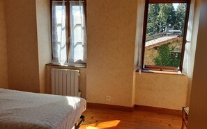 3 bedrooms, free WiFi, bed sheets