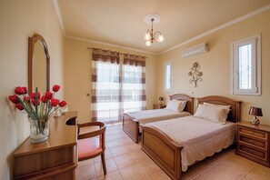 5 dormitorios, caja fuerte, tabla de planchar con plancha y wifi