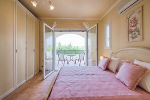 5 bedrooms, in-room safe, iron/ironing board, WiFi - Royal Classico Villa in Kolympia (Unknown)