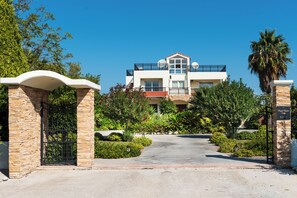 Exterior - Royal Classico Villa in Kolympia (Unknown)