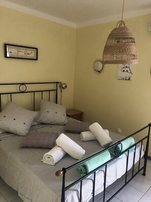 2 bedrooms, iron/ironing board, WiFi, bed sheets