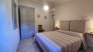 3 bedrooms, travel crib, free WiFi - Villa with panoramic terrace directly on the sea, Elba Island (Rio)