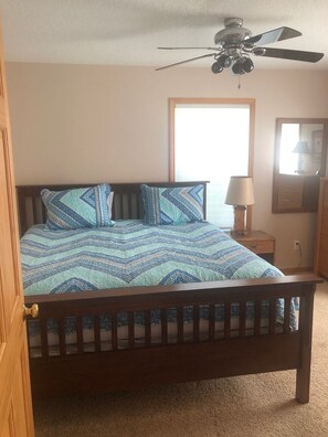 3 bedrooms, WiFi - Beautiful Cabin on Beach Resort in Northern Michigan! (Bellaire)