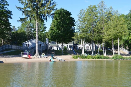Beautiful Cabin on Beach Resort in Northern Michigan!
