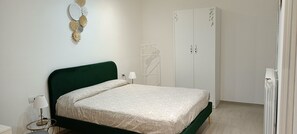 1 chambre, lit parapluie, Wi-Fi gratuit, draps fournis