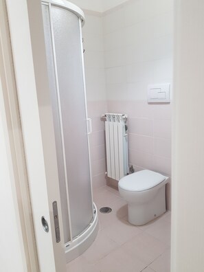 Shower, hair dryer, bidet, towels - Villa Rosa Cilento Emerald Suite (Pisciotta)