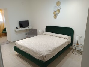 1 bedroom, travel cot, free WiFi, bed sheets - Villa Rosa Cilento Emerald Suite (Pisciotta)