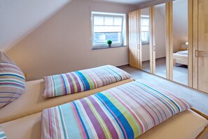 3 Schlafzimmer, Zimmersafe, Bügeleisen/Bügelbrett, Reisekinderbett