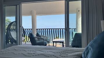 2 quartos, cofres nos quartos, ferros/tábuas de passar roupa, Wi-Fi